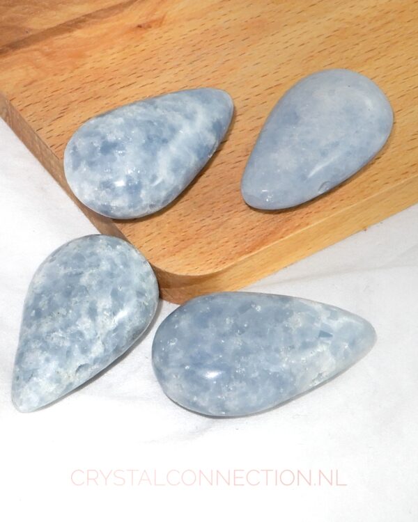 Calciet doorboorde hanger