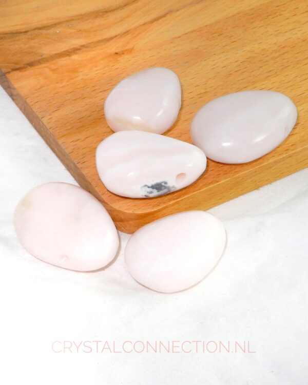 Calciet doorboorde hanger