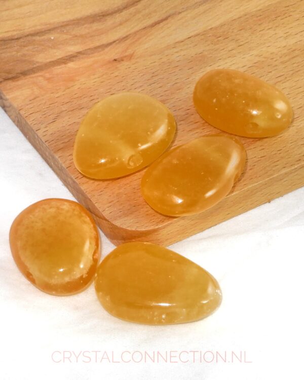 Calciet doorboorde hanger