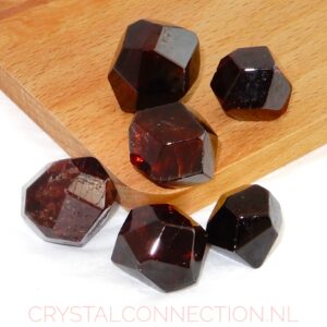 Granaat kristal