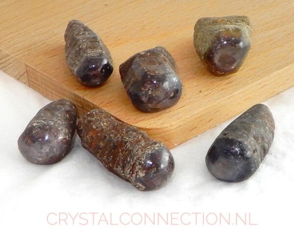 Robijn ruw aangeslepen massagesteen
