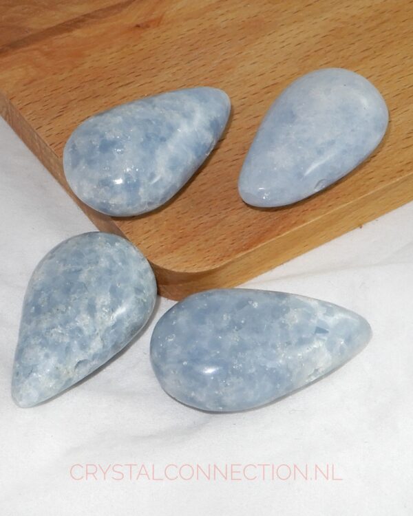 Calciet doorboorde hanger