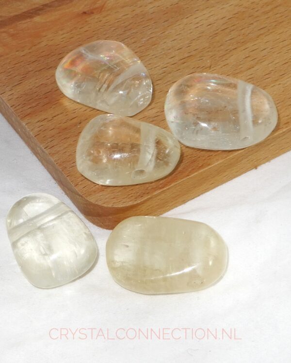 Calciet doorboorde hanger