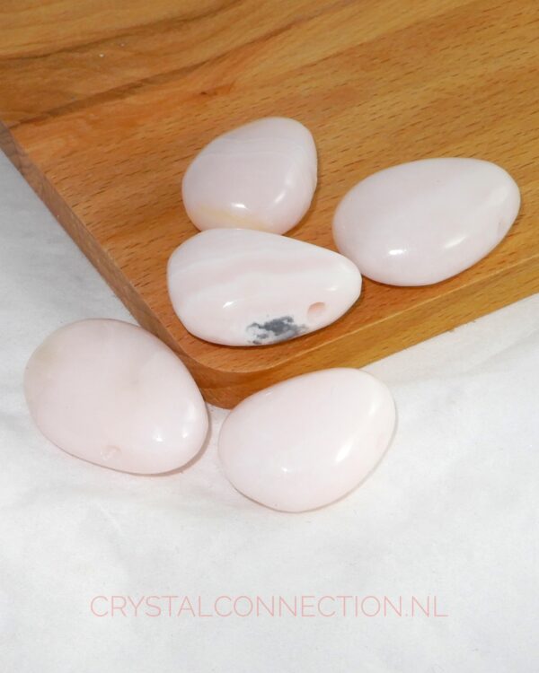 Calciet doorboorde hanger