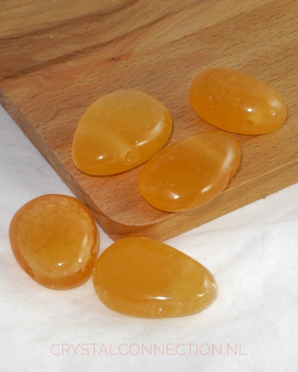 Calciet doorboorde hanger