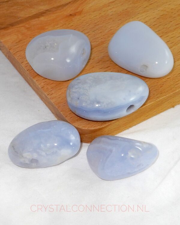 Chalcedoon doorboorde hanger