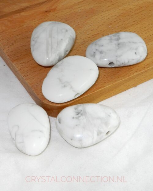 howliet-doorboorde-hanger Howliet doorboorde hanger