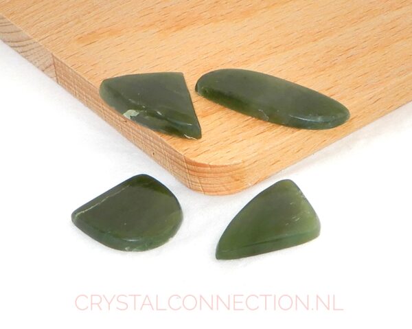 jade-cabochon-2-4g Jade cabochon geslepen