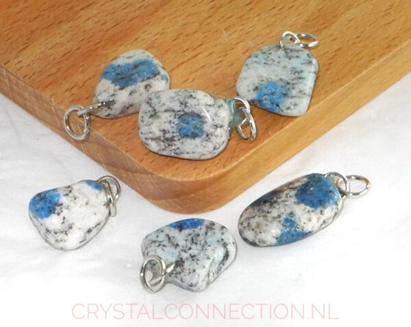 K2-Azuriet in graniet hanger