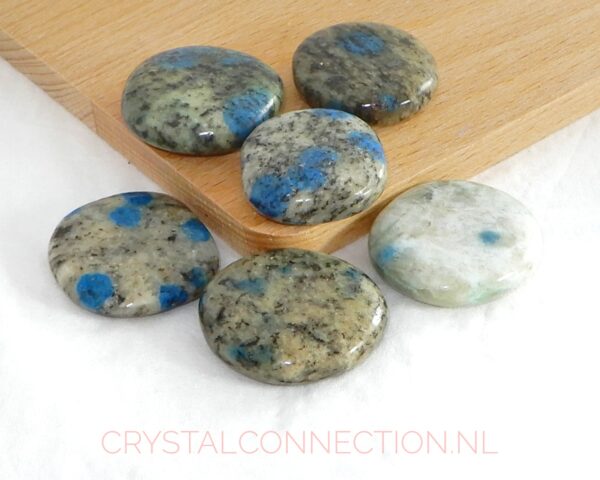 K2 Azuriet in graniet schijfsteen