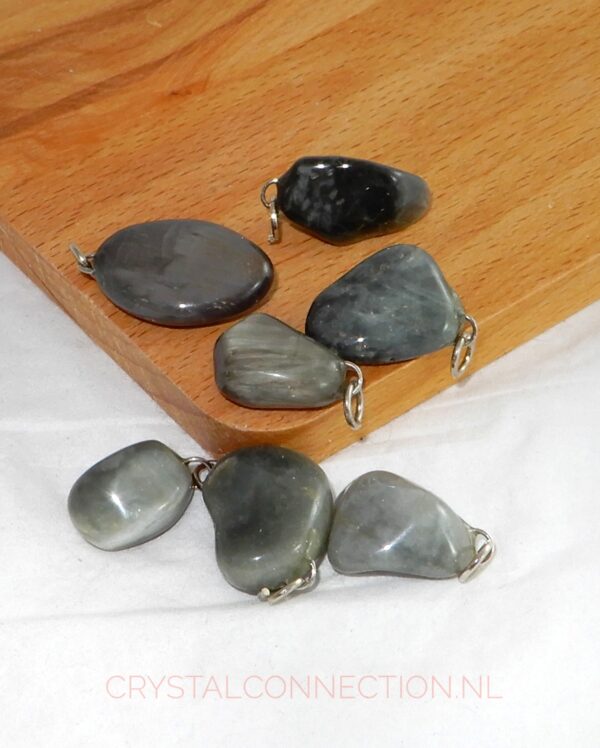 Kattenoogkwarts hanger