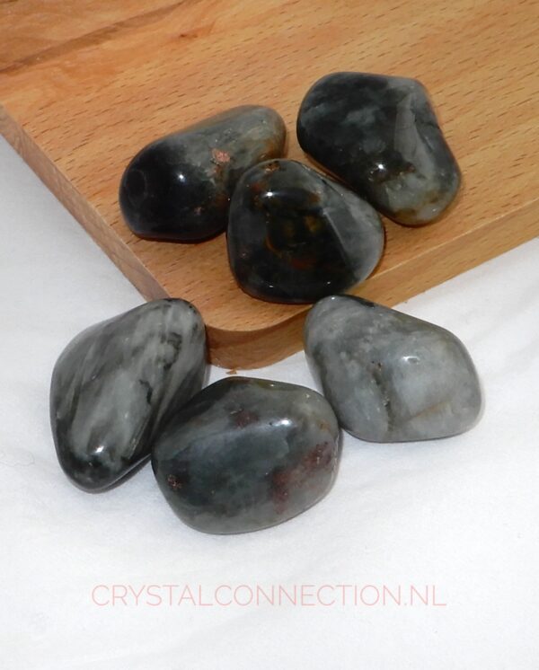 Kiwi-jaspis trommelsteen