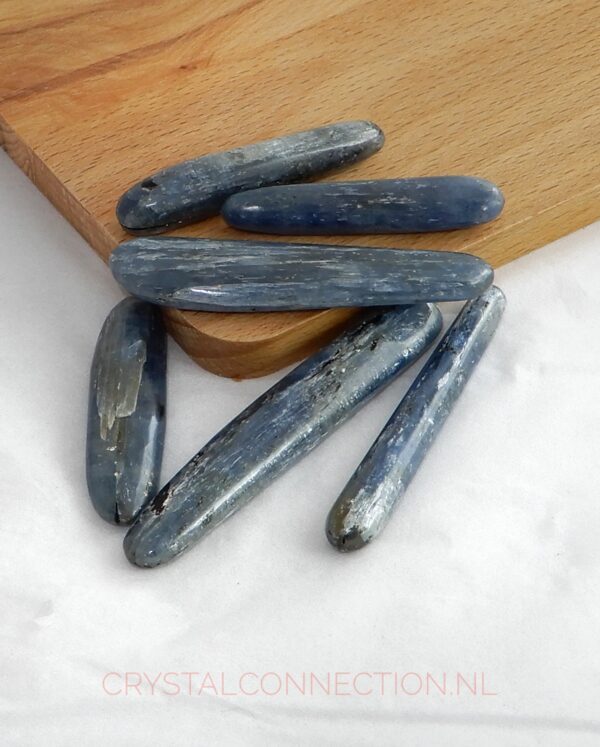 Kyaniet trommelsteen