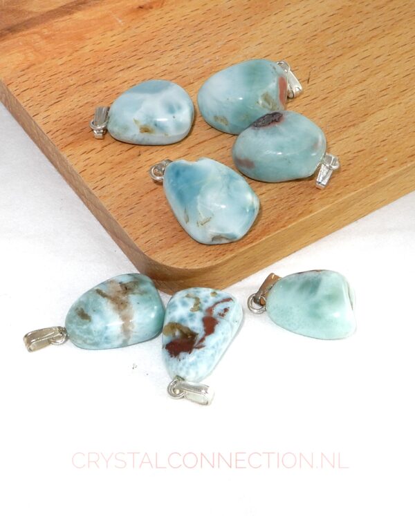 Larimar hanger