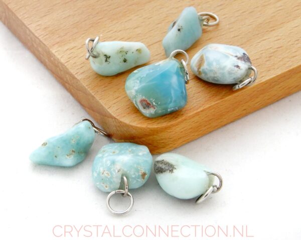 Larimar hanger