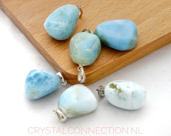 Larimar hanger