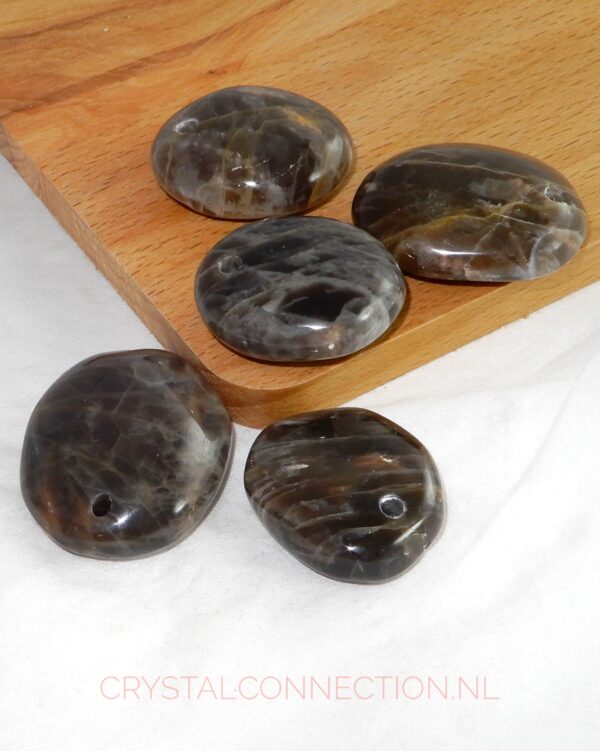 maansteen-zwart-doorboorde-hanger Maansteen doorboorde hanger