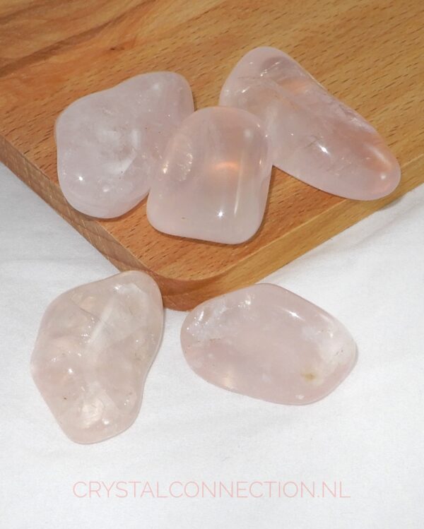 Rozekwarts trommelsteen