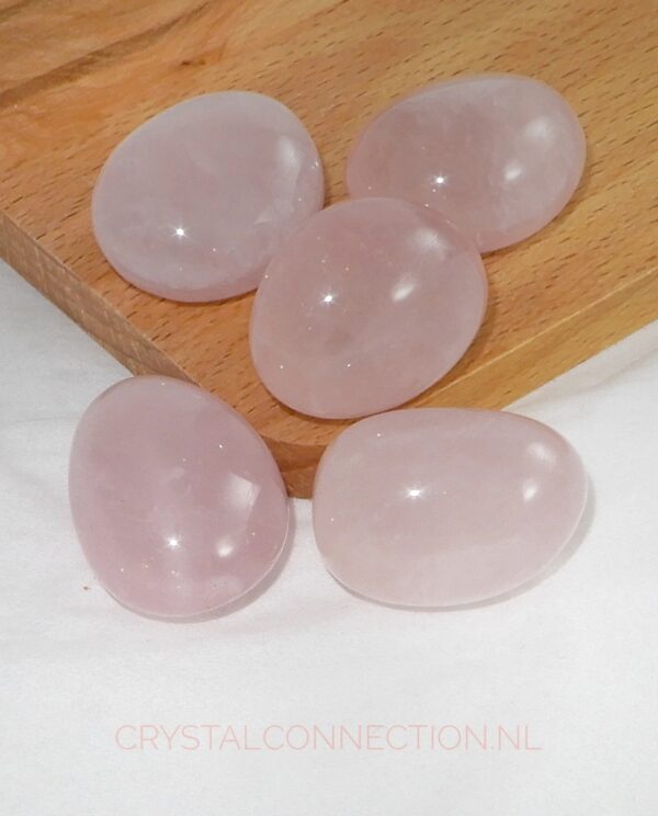 Rozekwarts trommelsteen