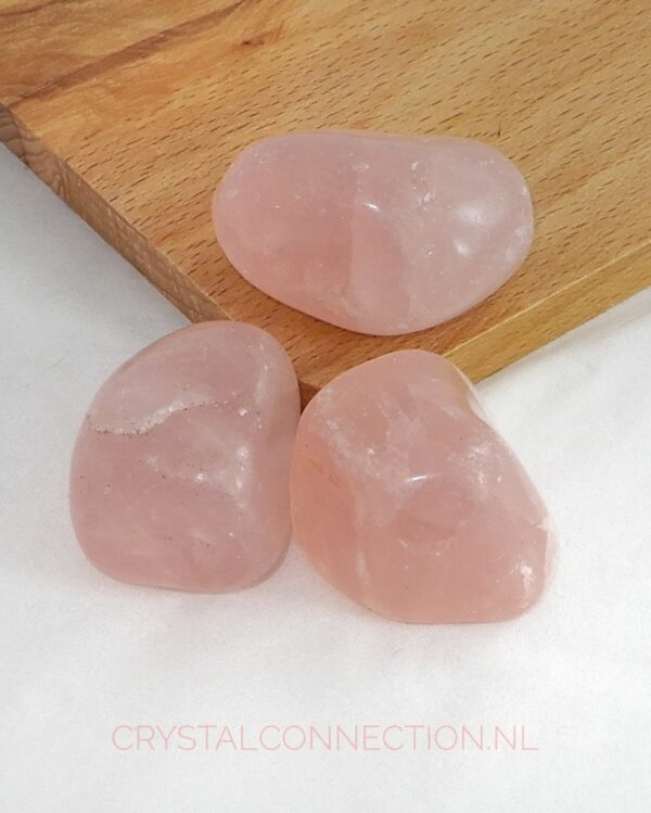 Rozekwarts trommelsteen