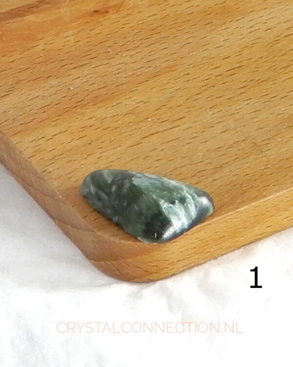 Serafiniet cabochon geslepen