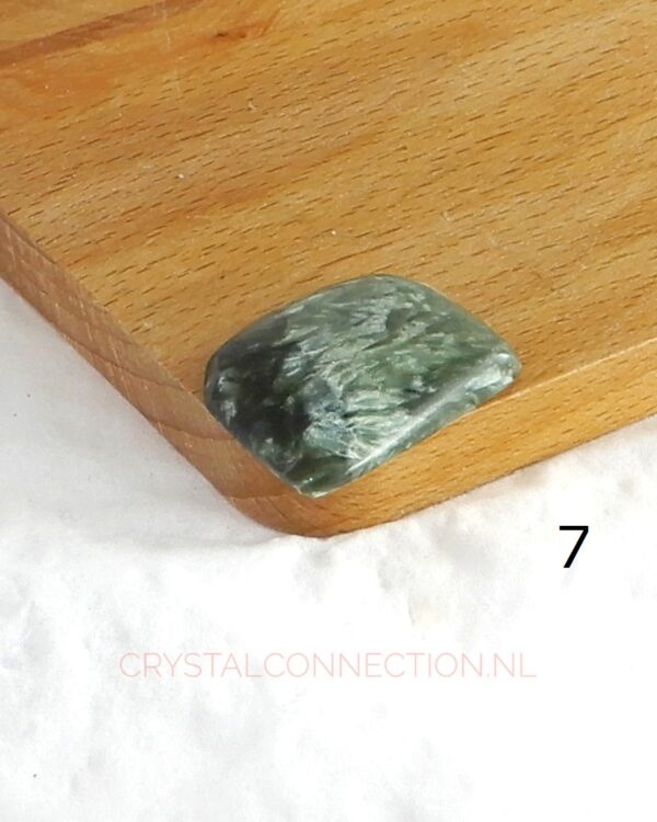 Serafiniet cabochon geslepen