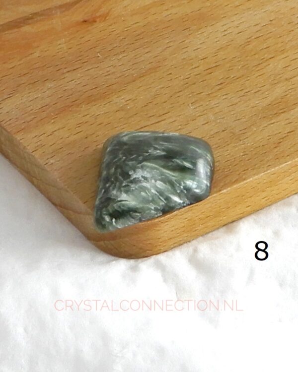 Serafiniet cabochon geslepen