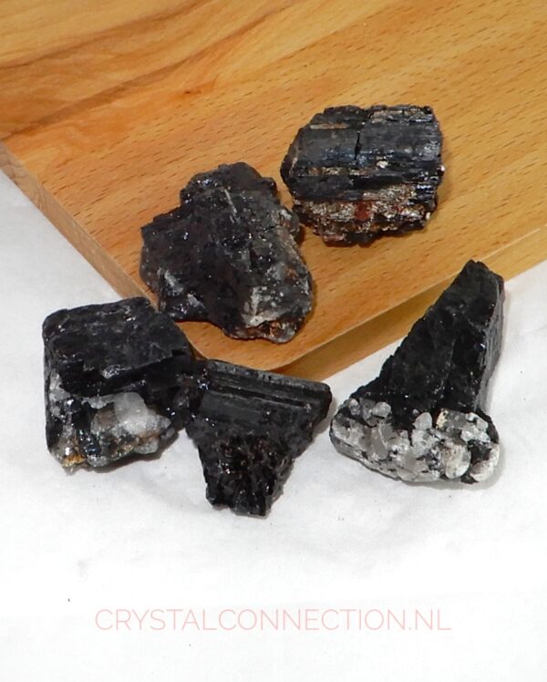 toermalijn-zwart-ruw-middel-groot Toermalijn zwart ruw