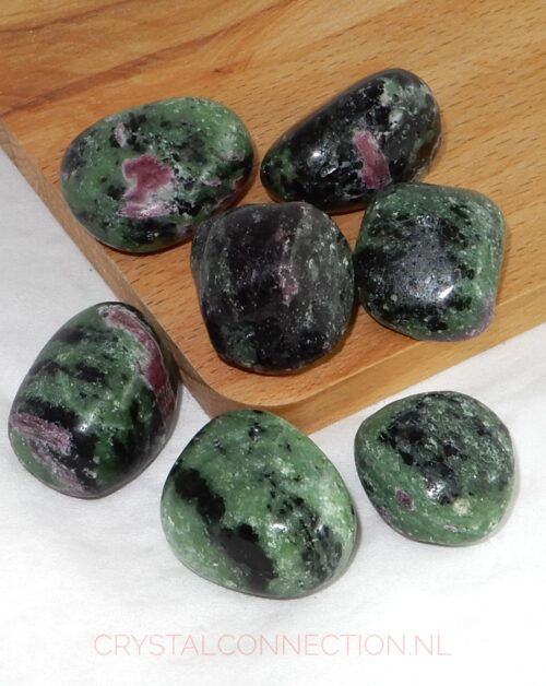 zoisiet-robijn-trommelsteen-klein Zoïsiet-robijn trommelsteen