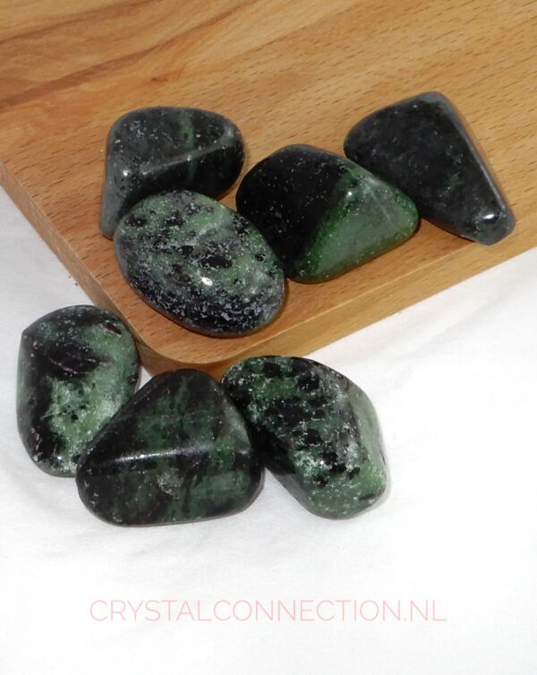 zoisiet-trommelsteen Zoïsiet-robijn schijfsteen