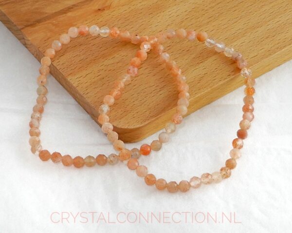 zonnesteen-armband-facet-4mm-2 Zoïsiet-robijn armband