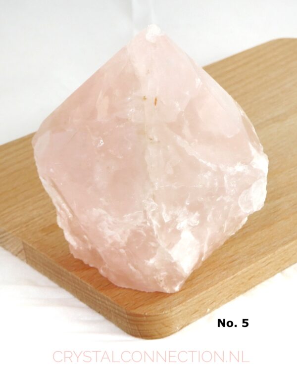rozekwarts-geslepen-staand-no5 Rozekwarts punt geslepen staand